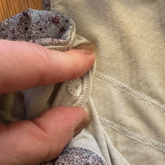 Lululemon Free to Be Wild Bra – Size 4 – Speckled Grey/Burgundy Print - Picture 3 of 5